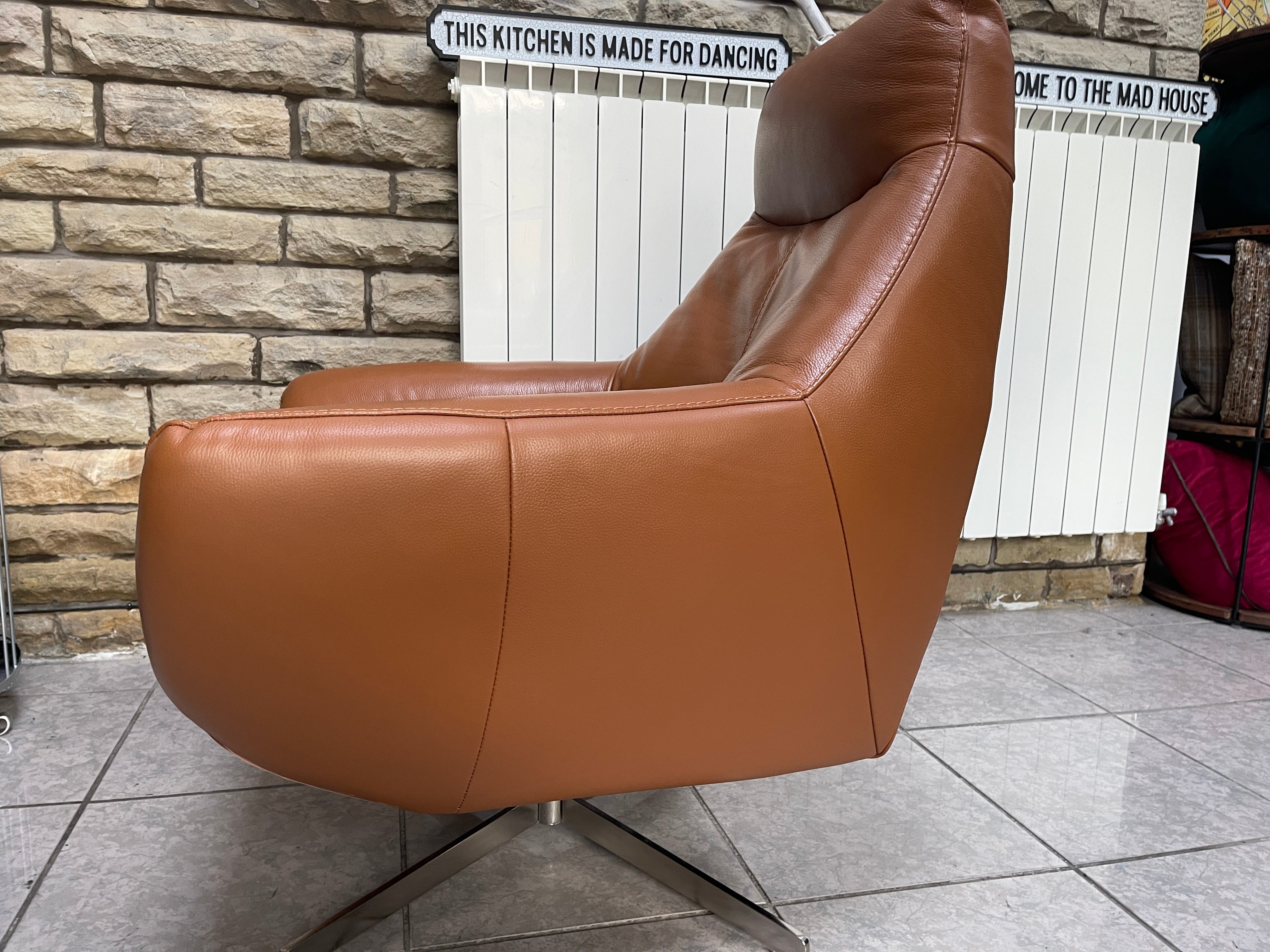 SOFOLOGY GALAXY padded swivel chair in toffee brown leather
