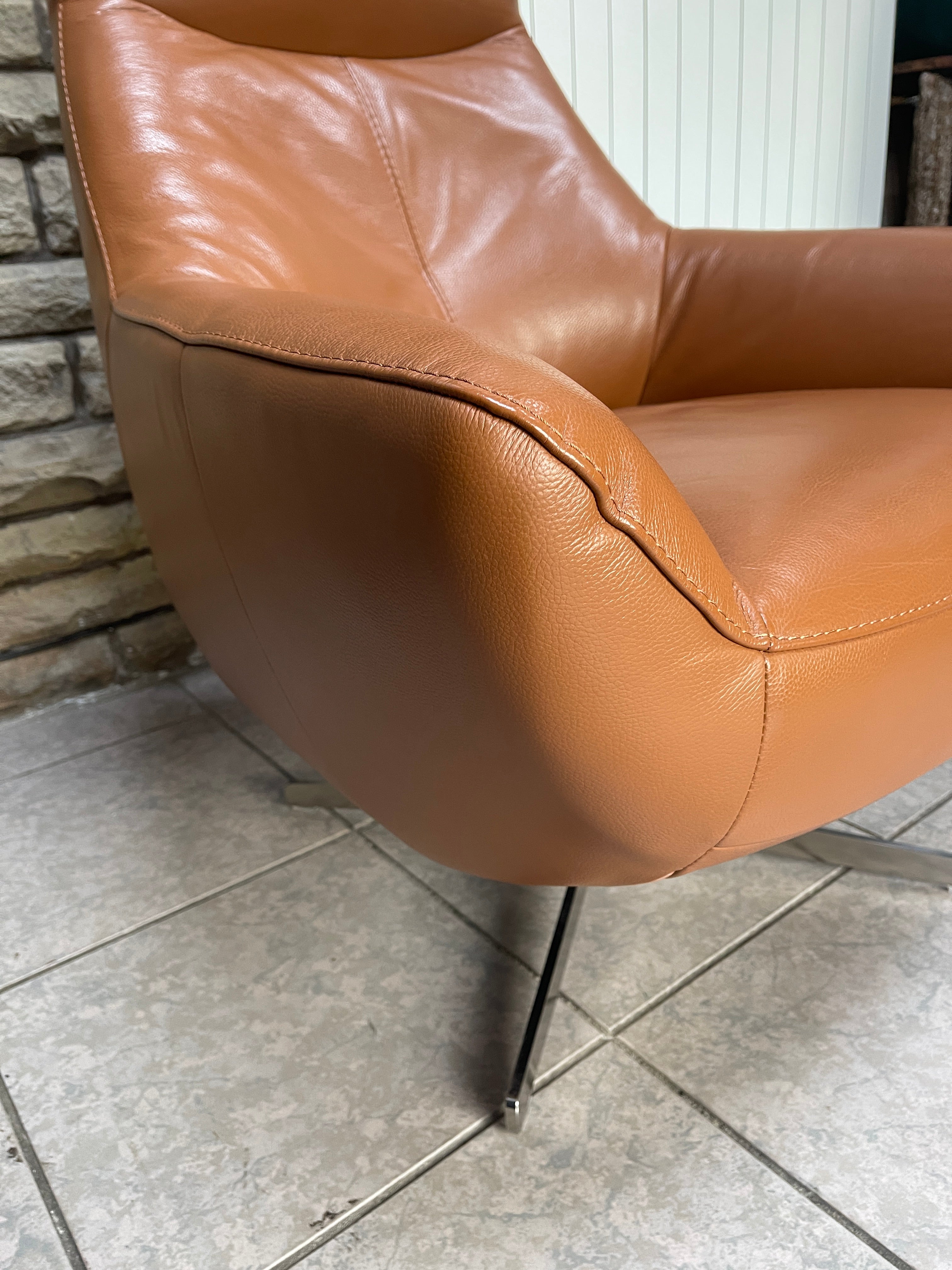 SOFOLOGY GALAXY padded swivel chair in toffee brown leather