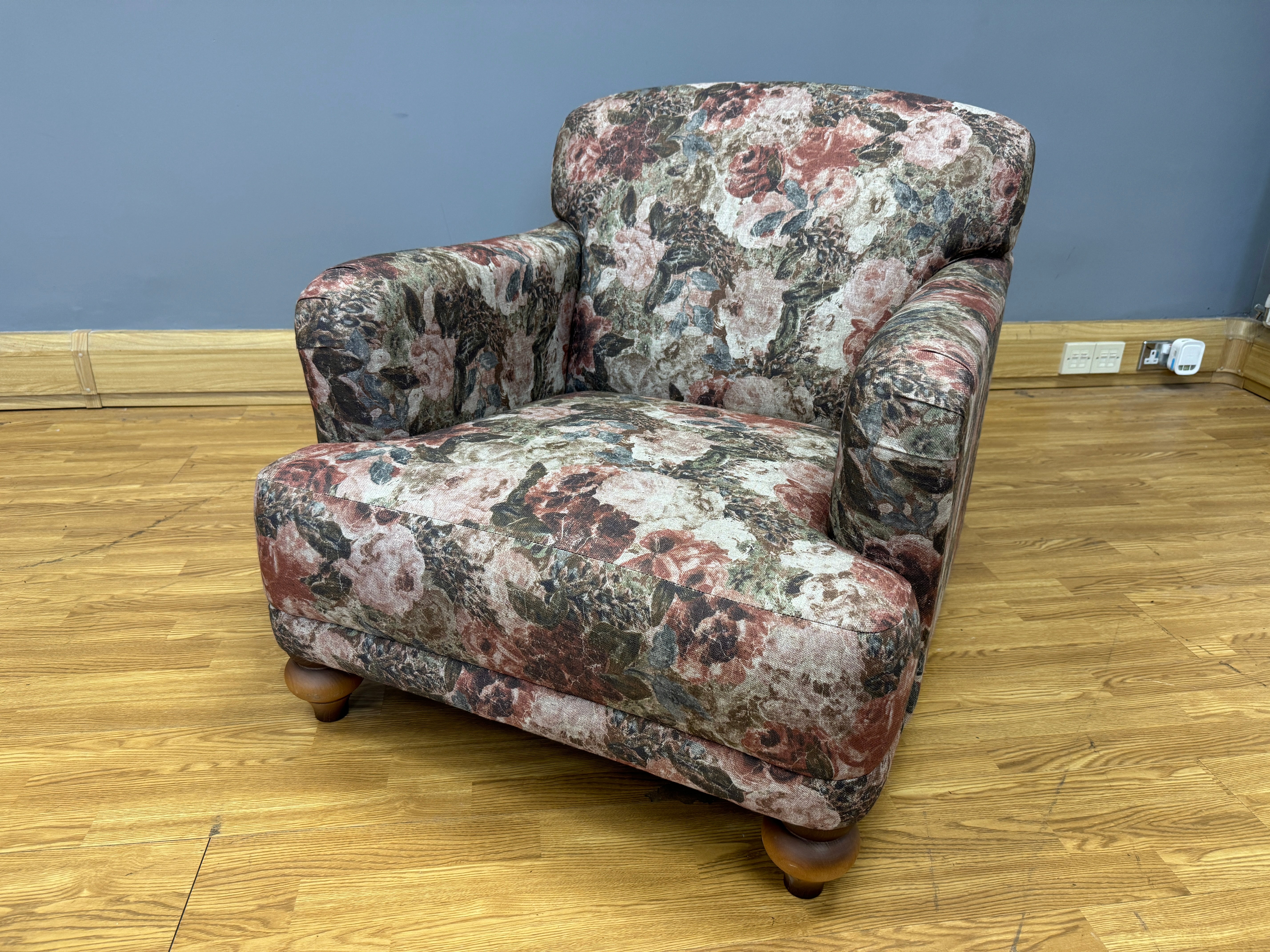 WHITE LABEL accent chair in floral heritage fabric